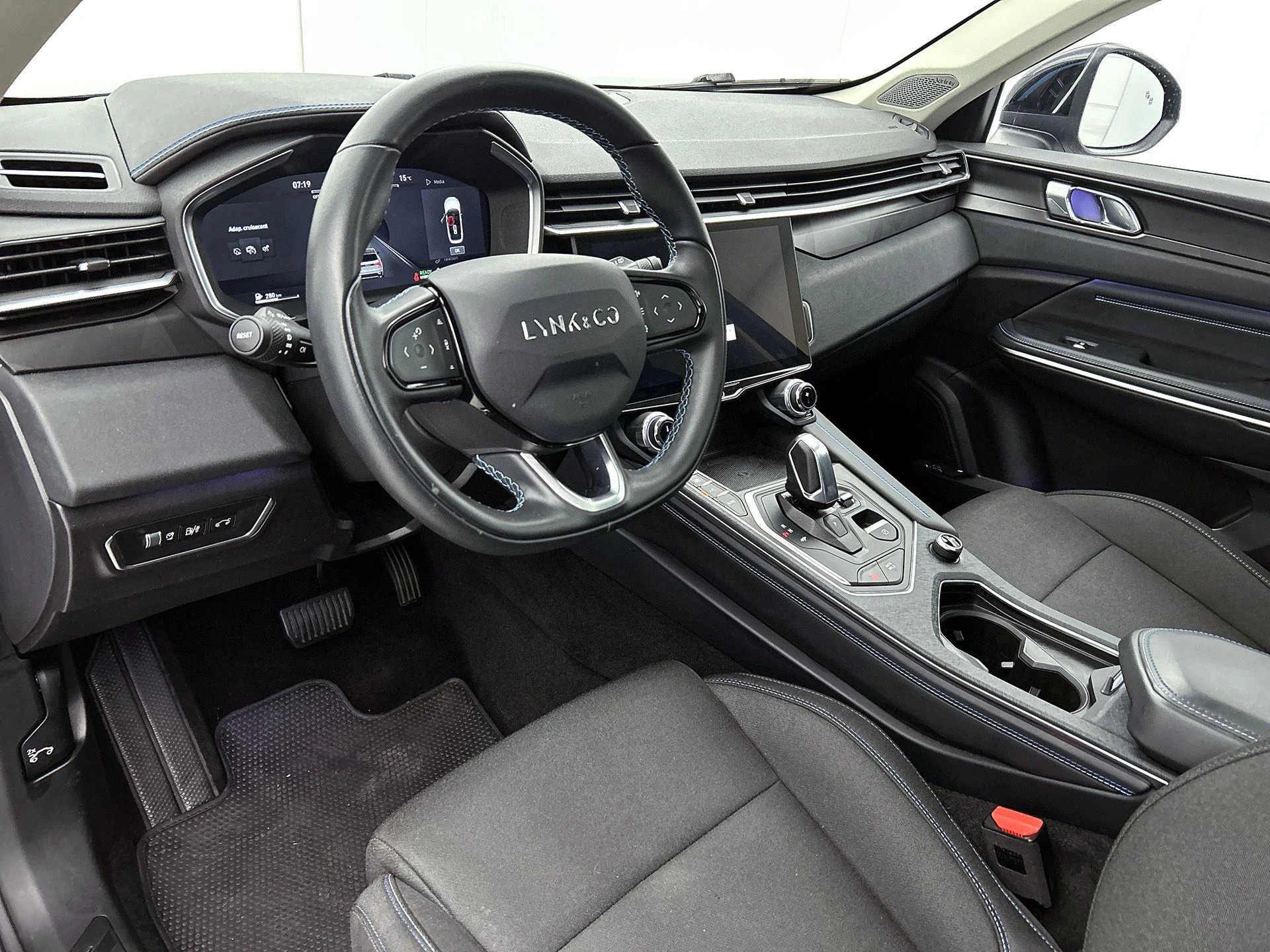 Lynk & Co-01-image-25