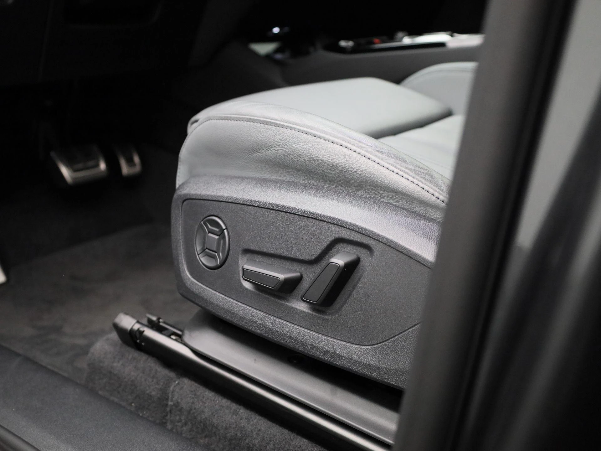 Audi-Q6 e-tron-image-37