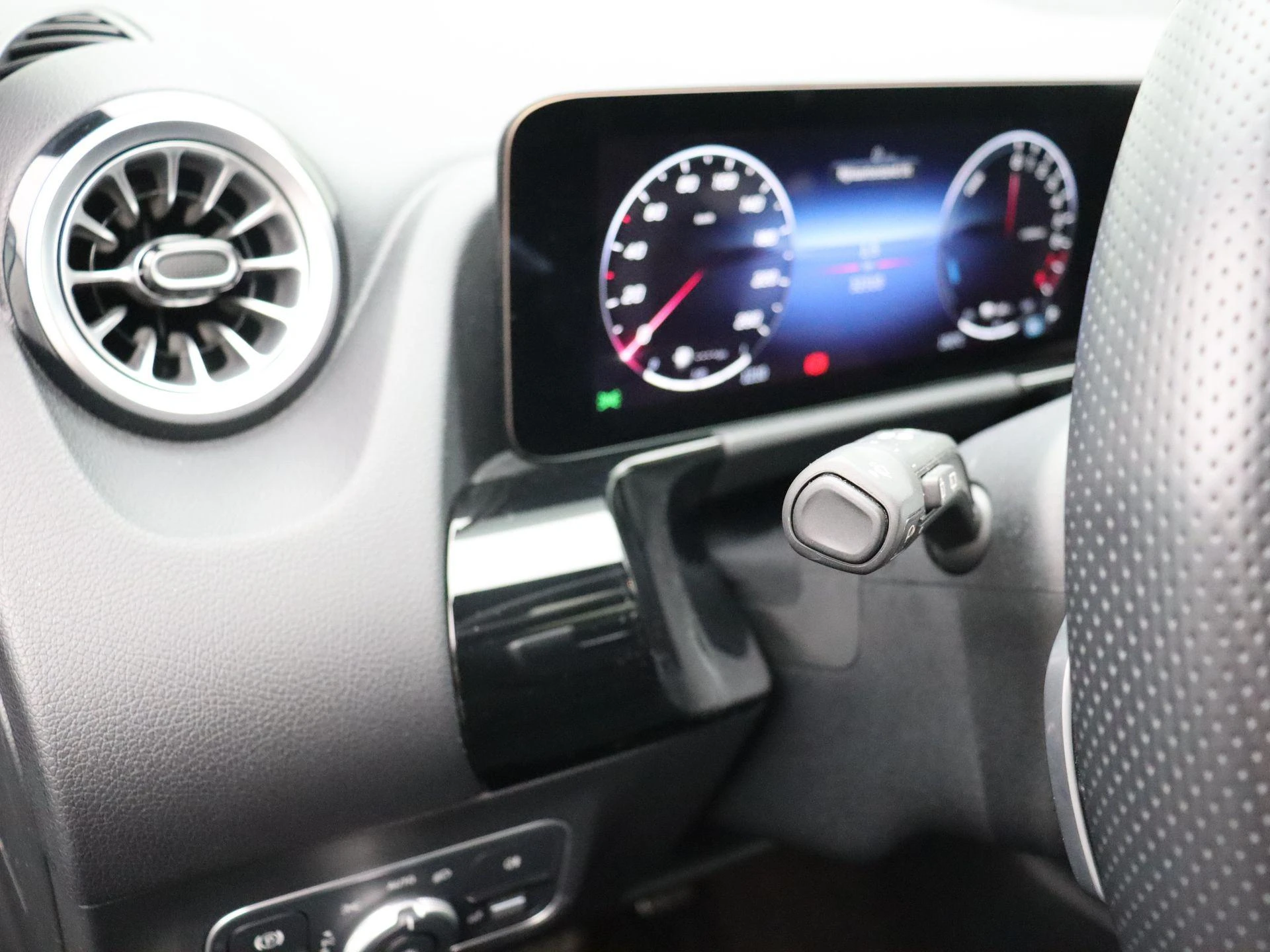 Mercedes-Benz GLA 250 e AMG Line + PREMIUM PLUS PACK + TREKHAAK + PANO + CARPLAY +
