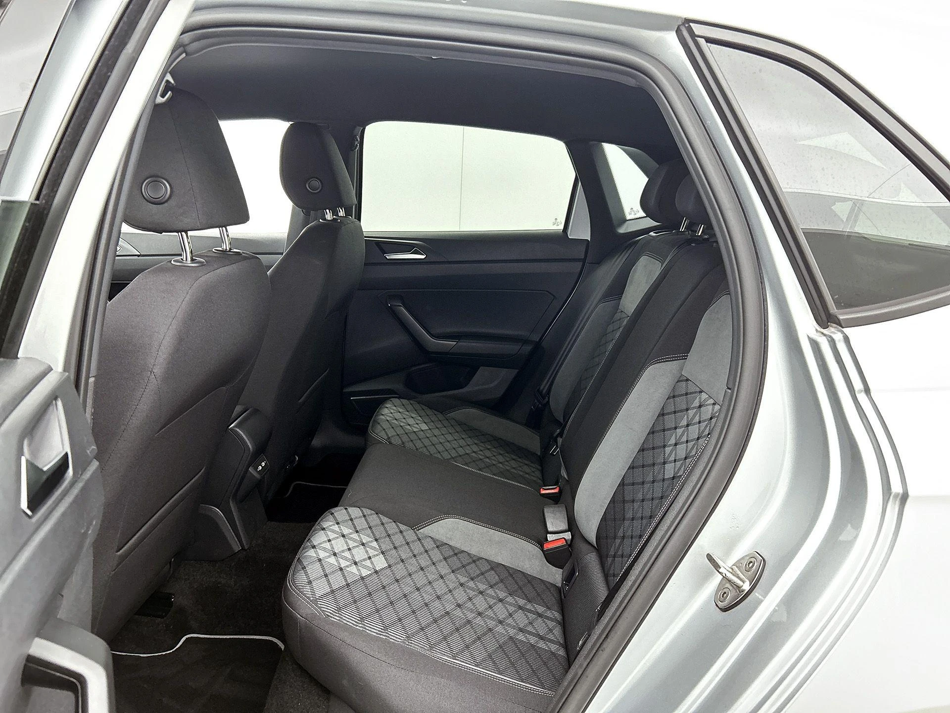 Volkswagen-Polo-image-25