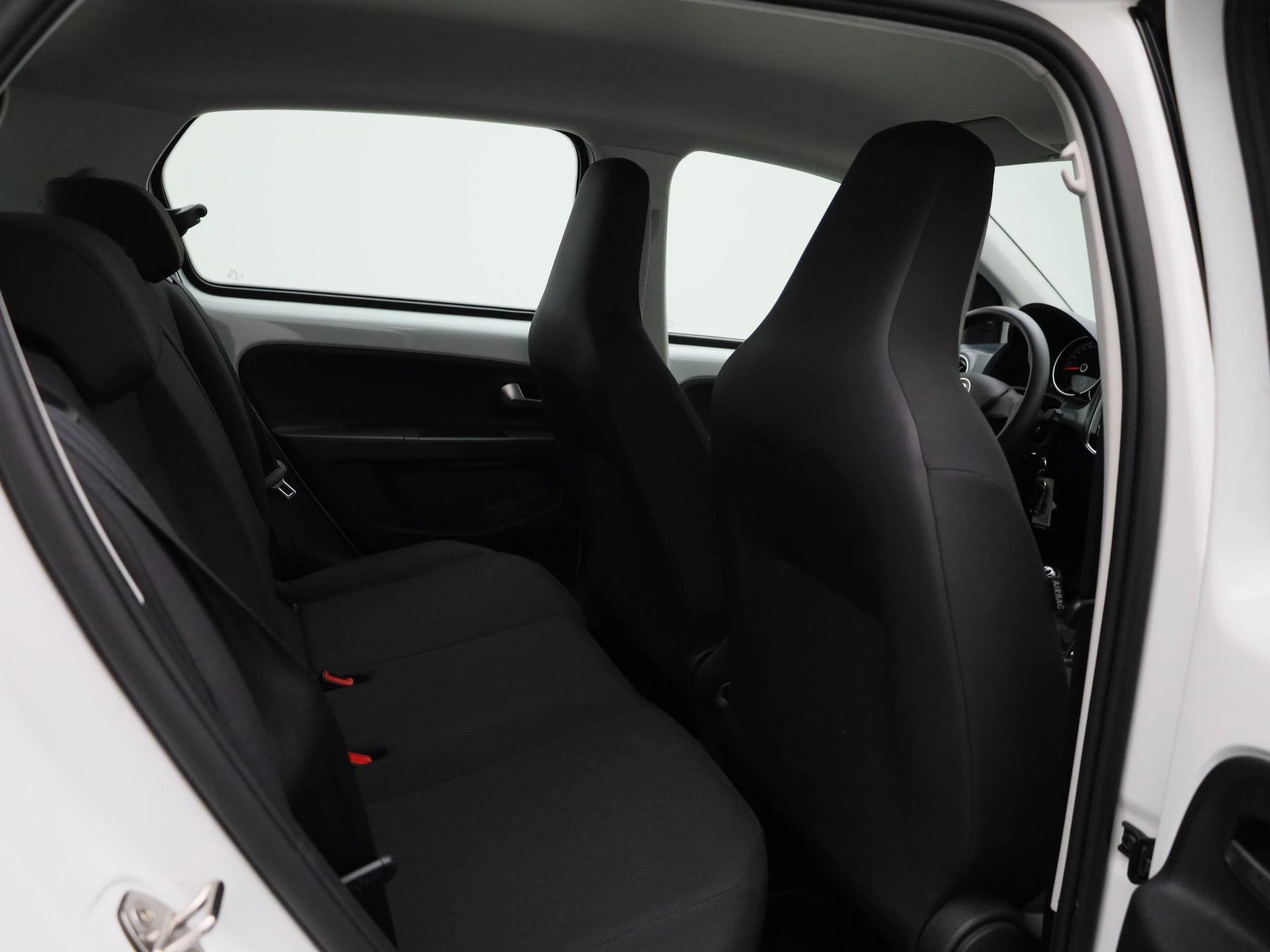 Volkswagen-up!-image-26