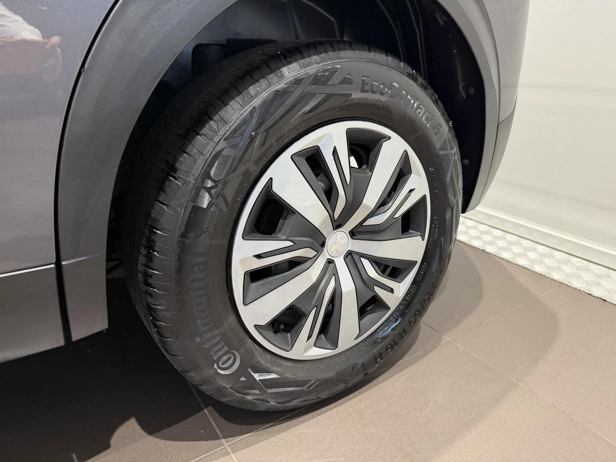 Peugeot-2008-image-2