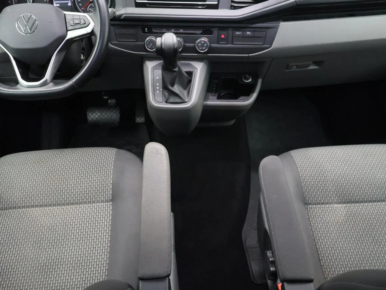 Volkswagen-Transporter-image-16