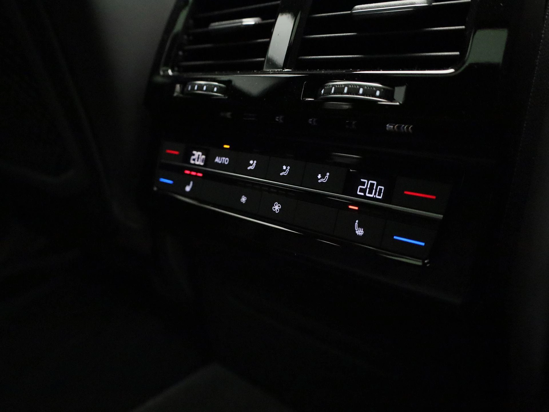 Volkswagen-Touareg-image-54