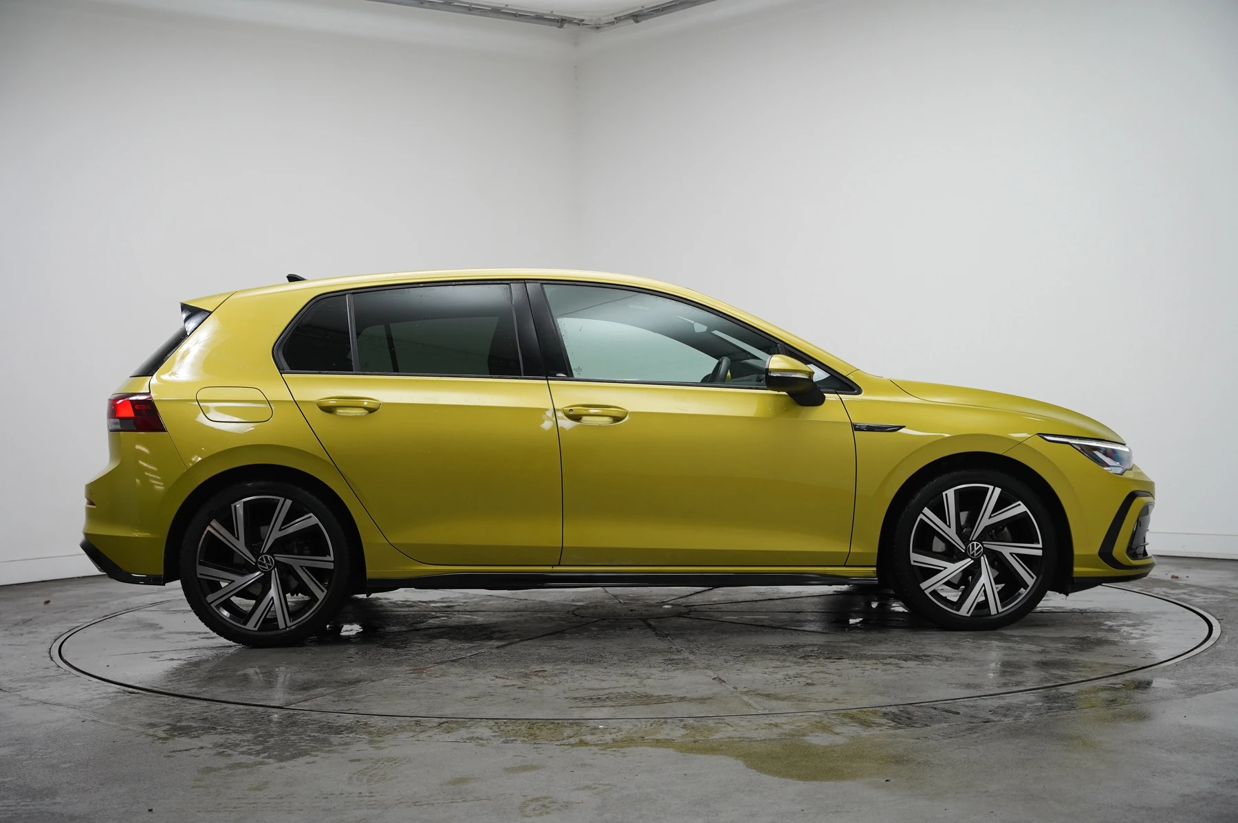 Volkswagen-Golf-image-3