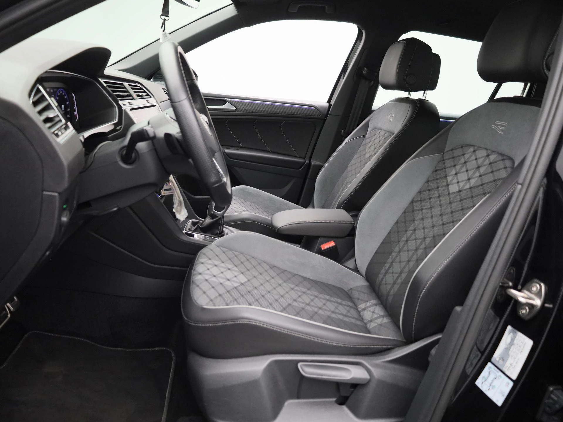 Volkswagen-Tiguan-image-10