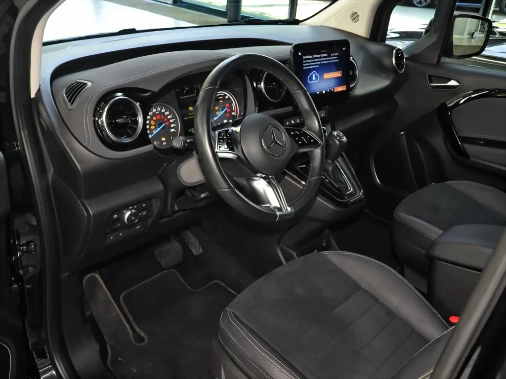 Mercedes-Benz-EQT 200-image-11