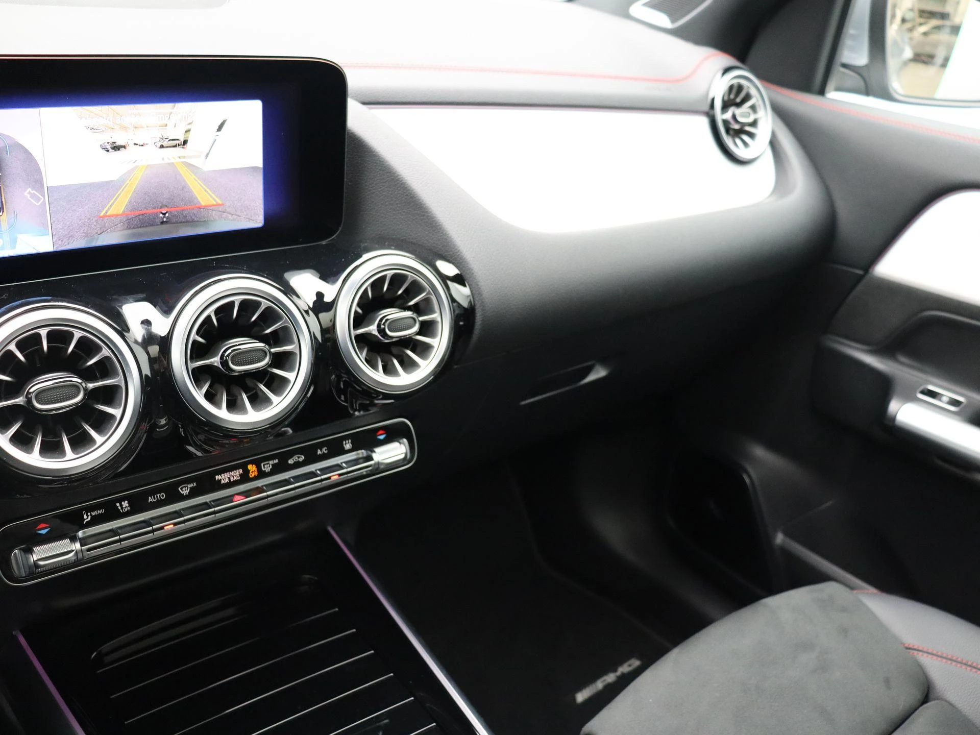 Mercedes-Benz EQA 250+ STAR EDITION + AMG + PANO DAK + BURMESTER + TREKHAAK + HEAD UP