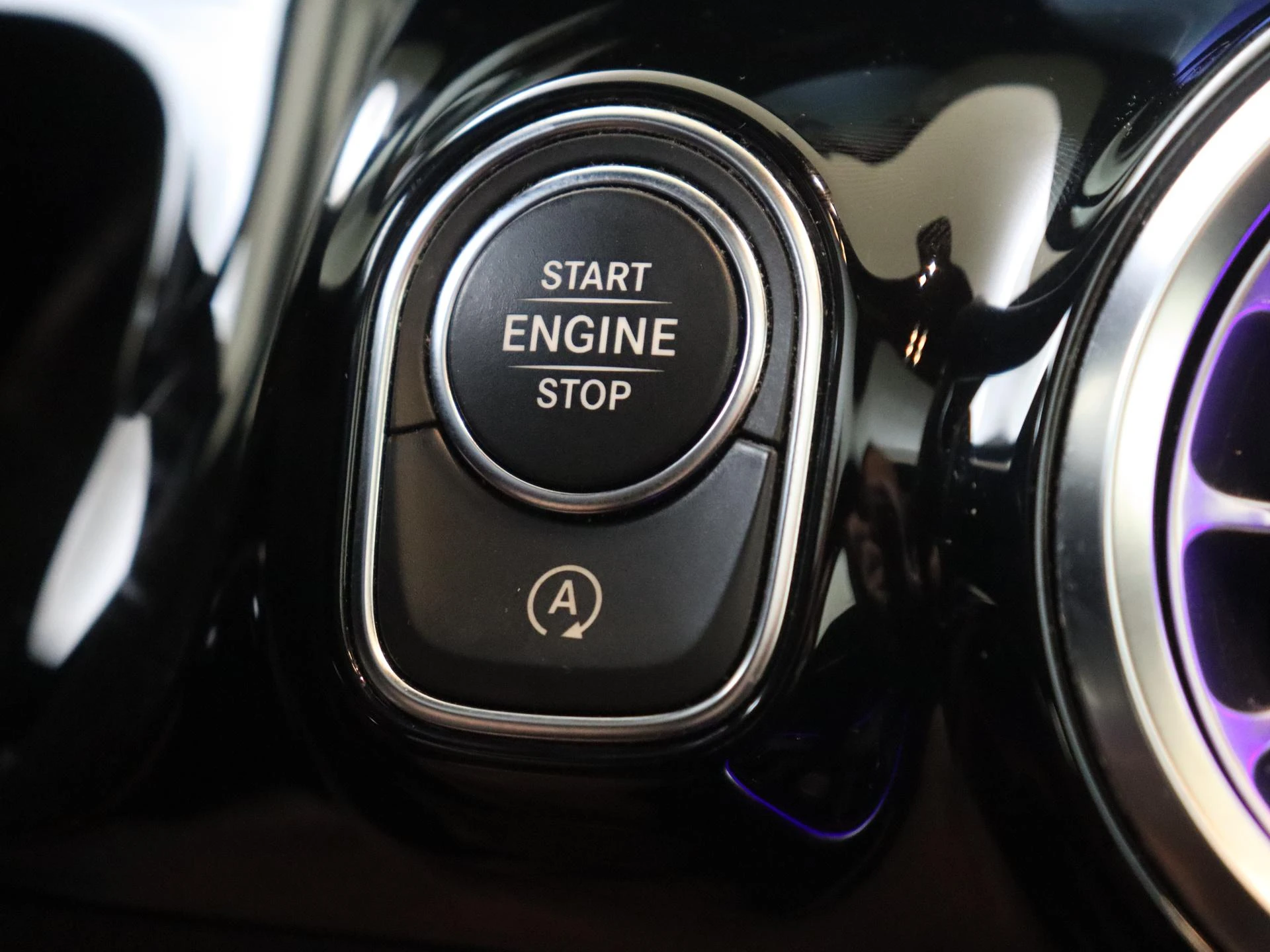 Mercedes-Benz-GLA-image-21