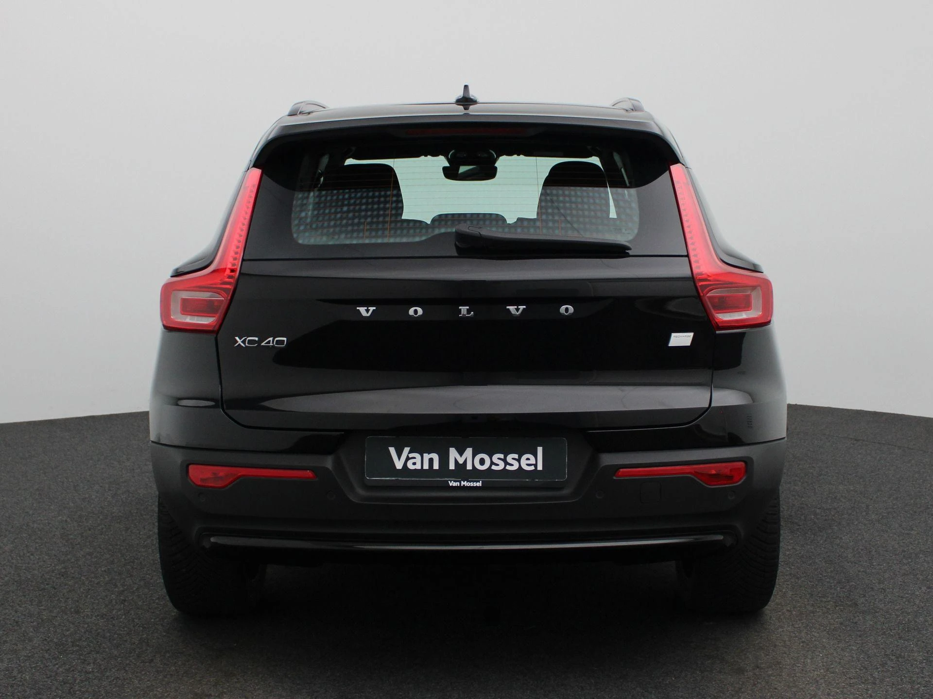 Volvo-EX40-image-4
