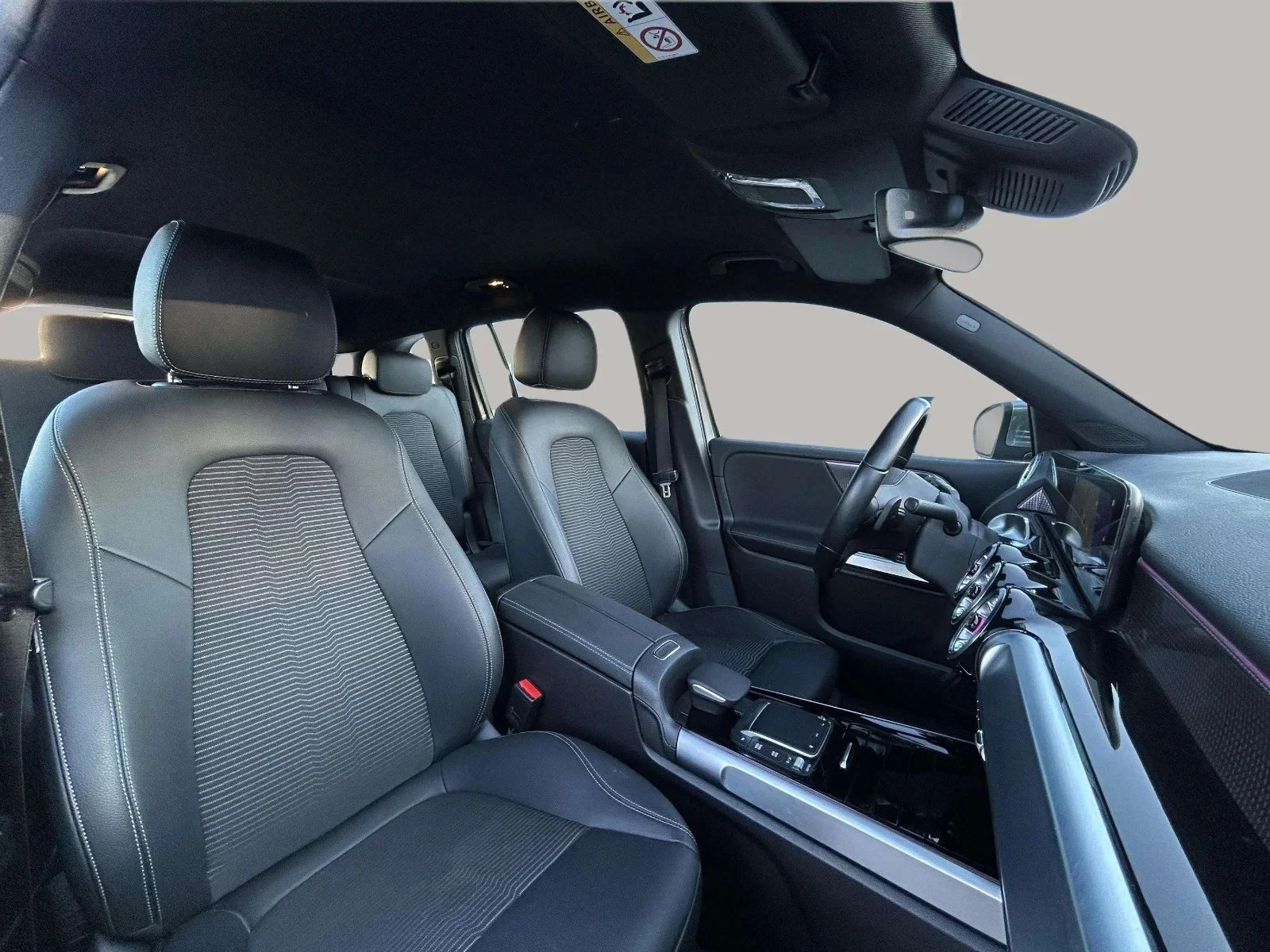 Mercedes-Benz-EQB-image-12