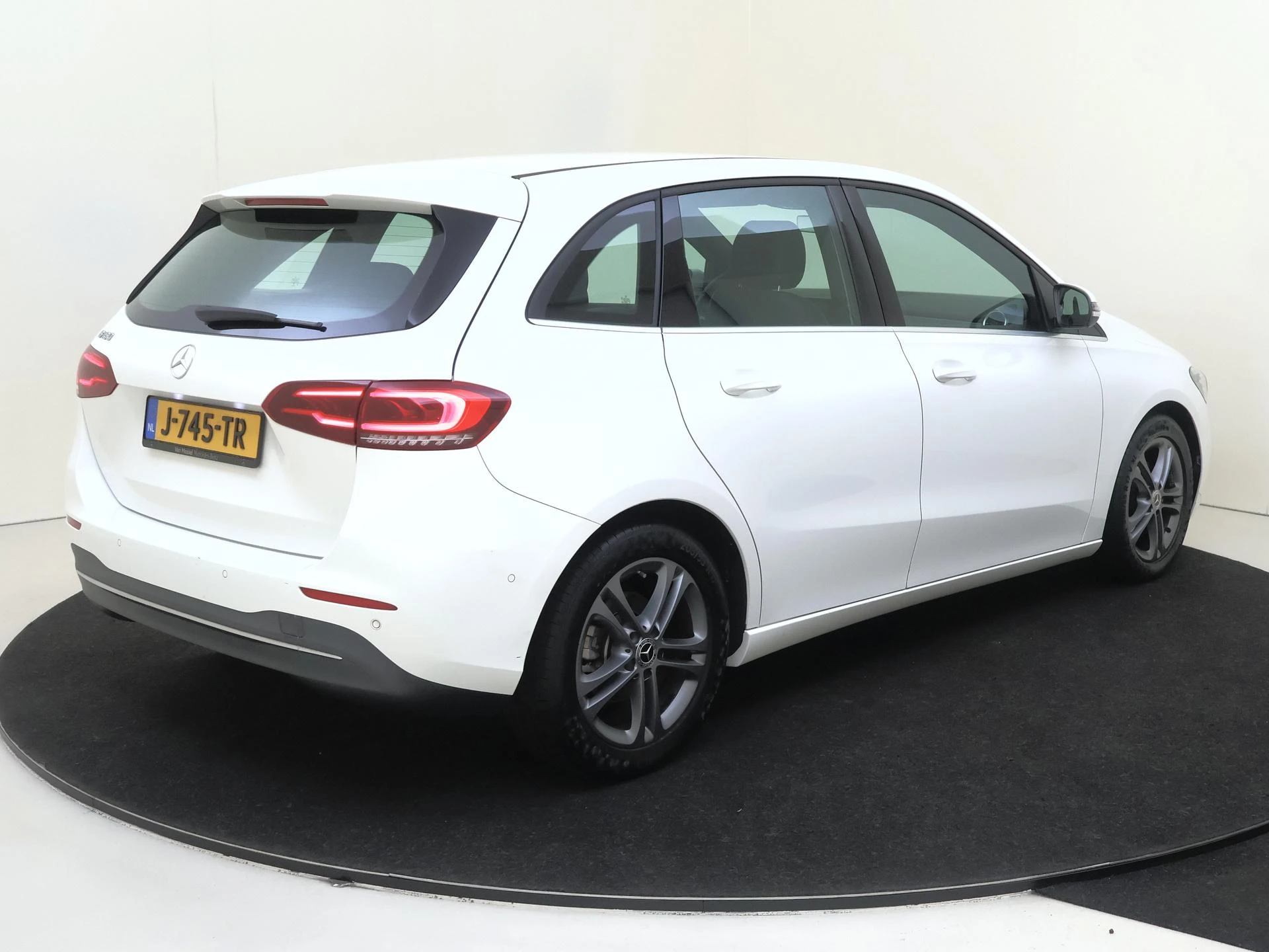 Mercedes-Benz-B-Klasse-image-3