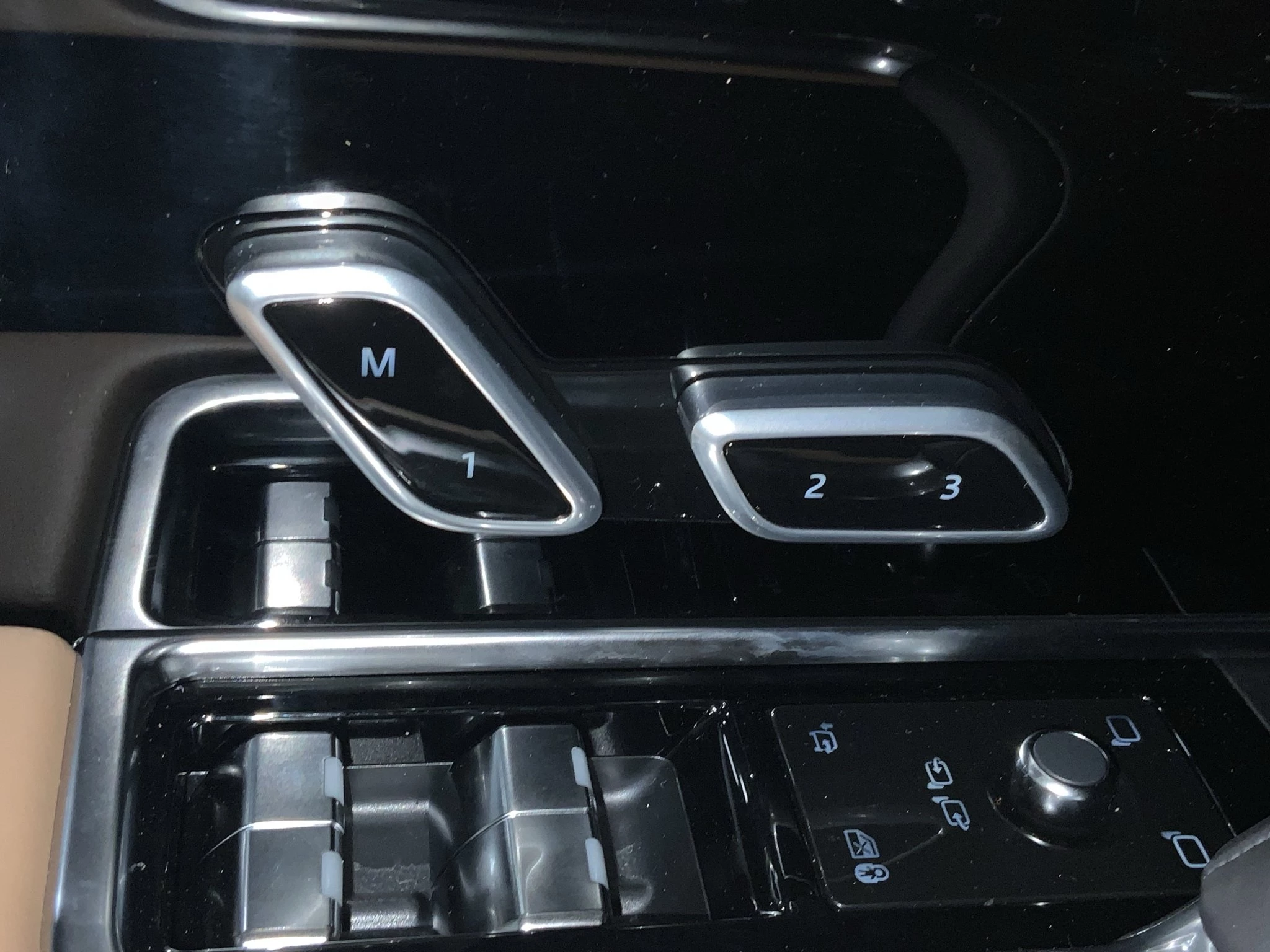 Land Rover-Range Rover-image-22