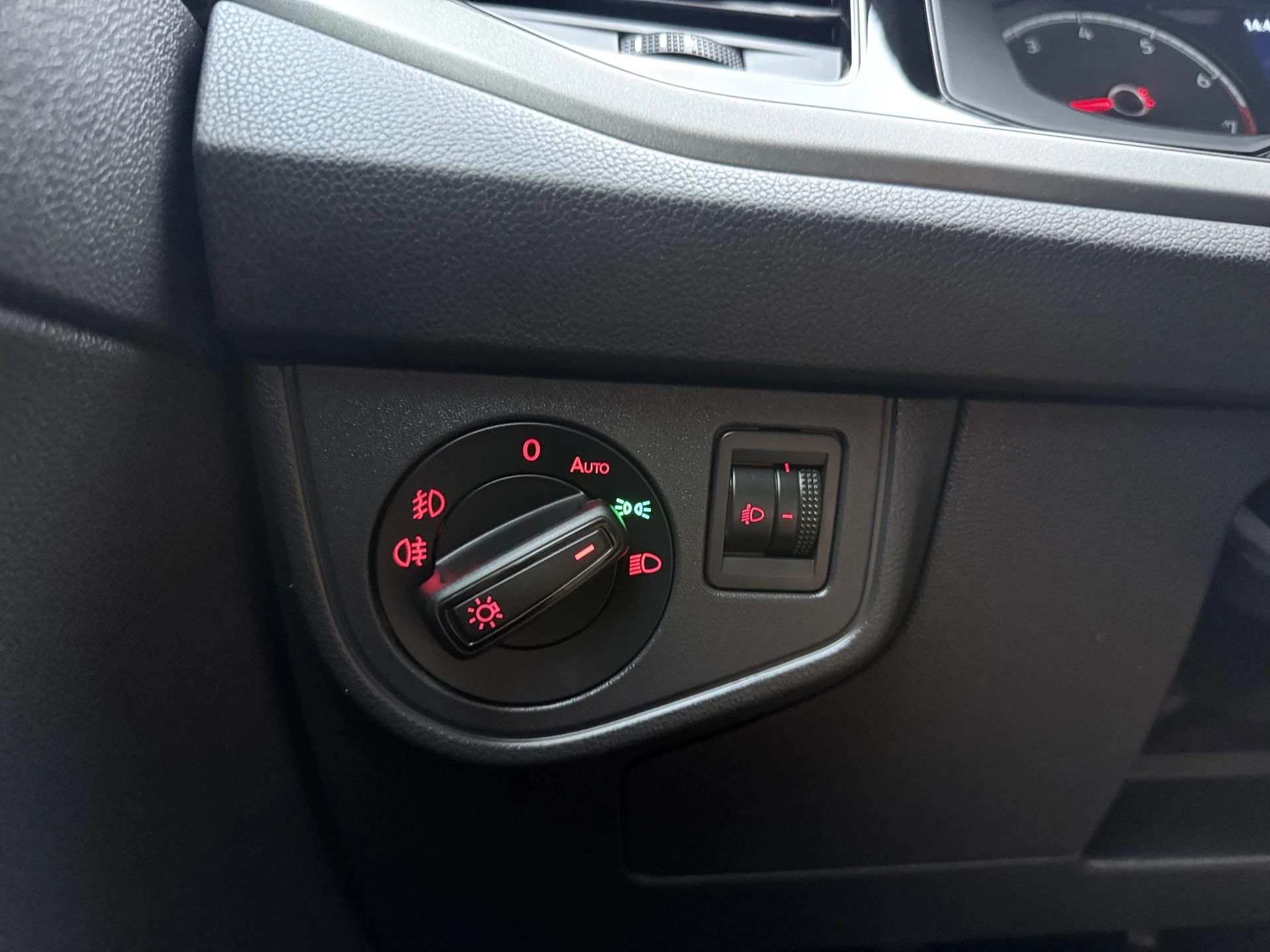 Volkswagen-Polo-image-11