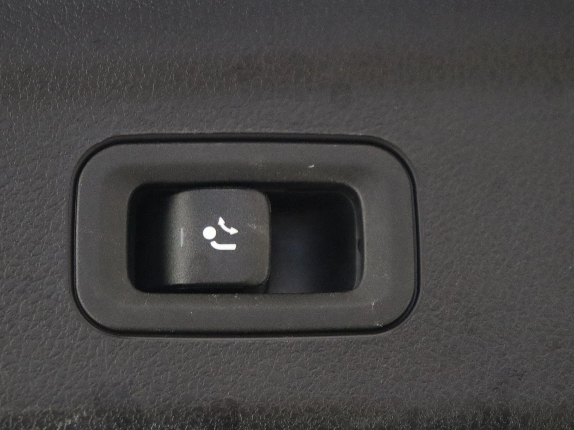 Mercedes-Benz-GLE-image-33