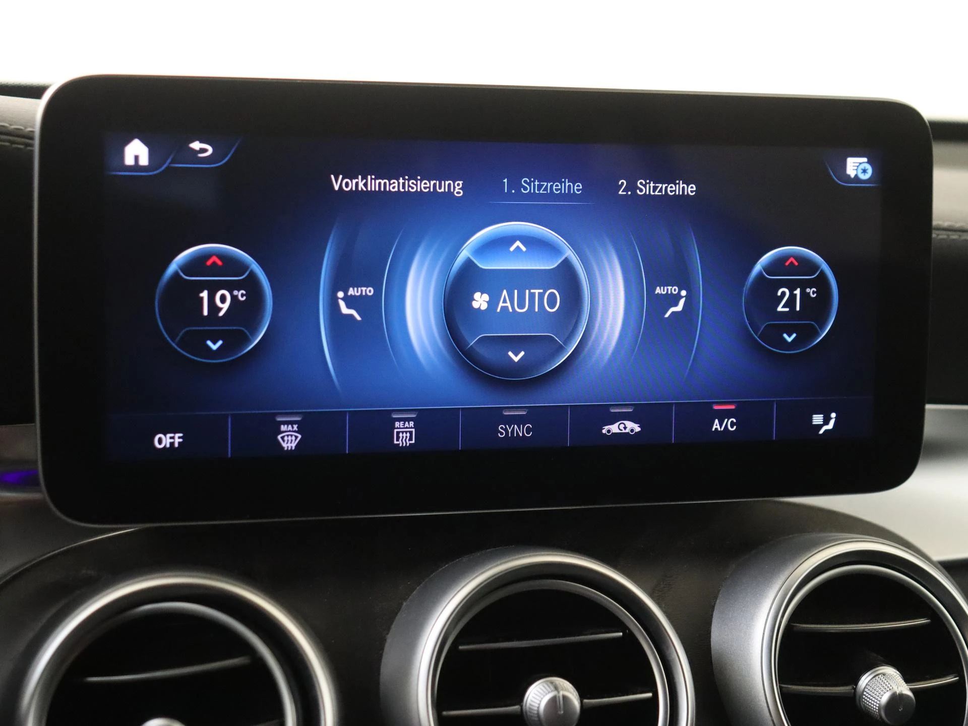 Mercedes-Benz-GLC-image-18