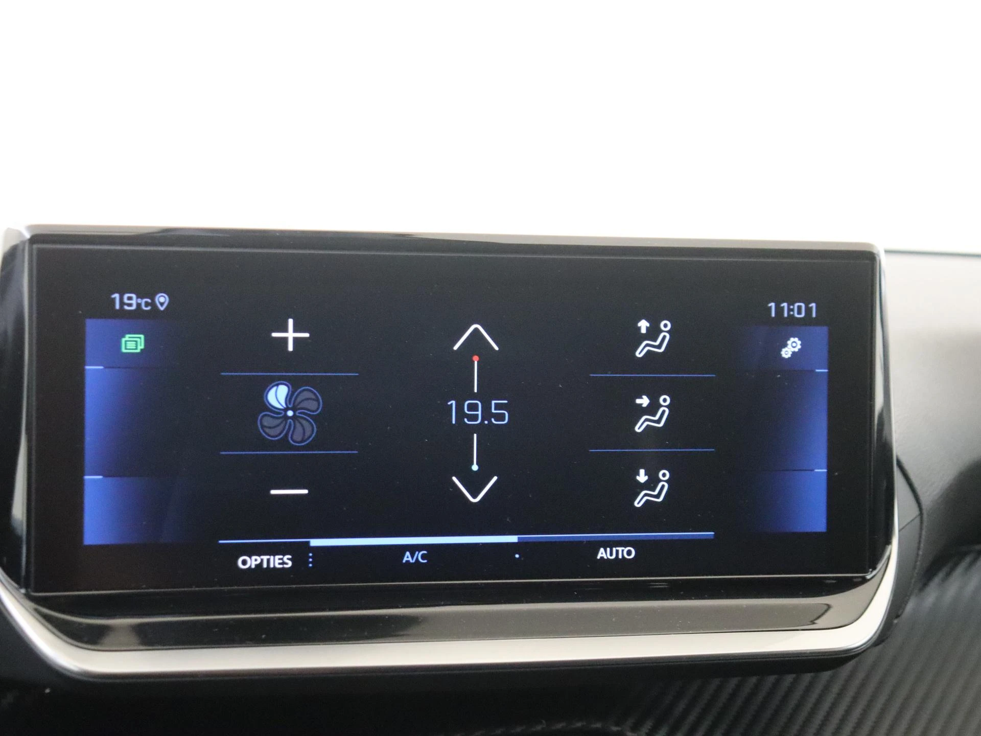 Peugeot-208-image-19