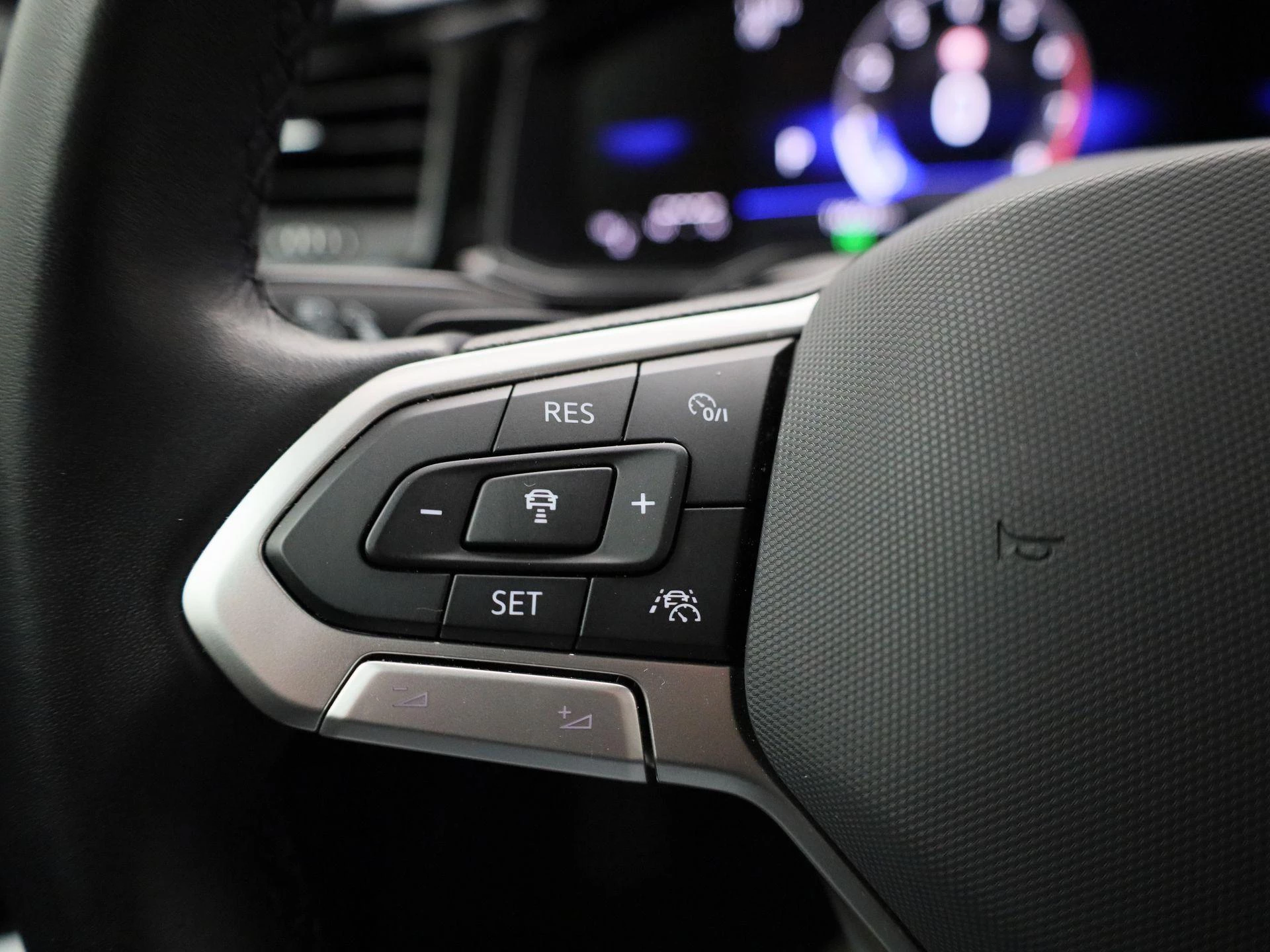 Volkswagen-Polo-image-17