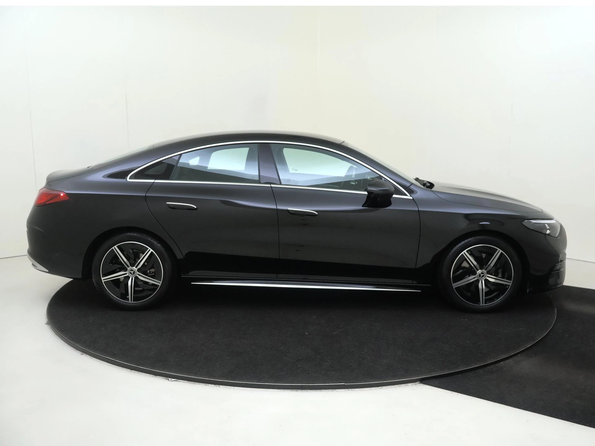 Mercedes-Benz-CLA-image-8