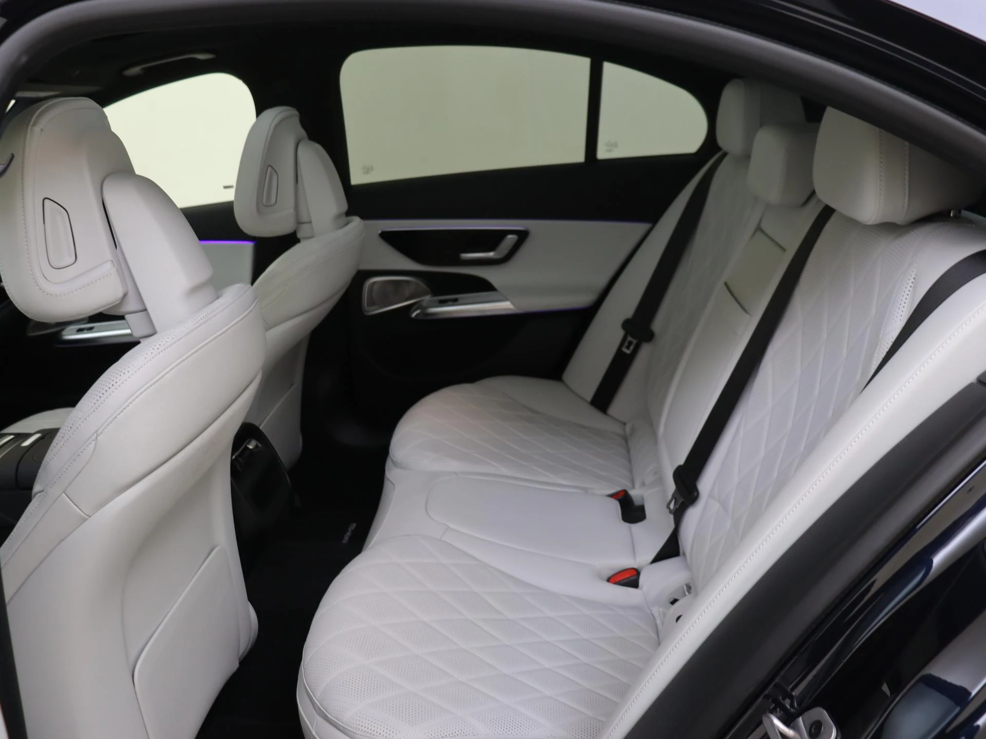 Mercedes-Benz-E-Klasse-image-11
