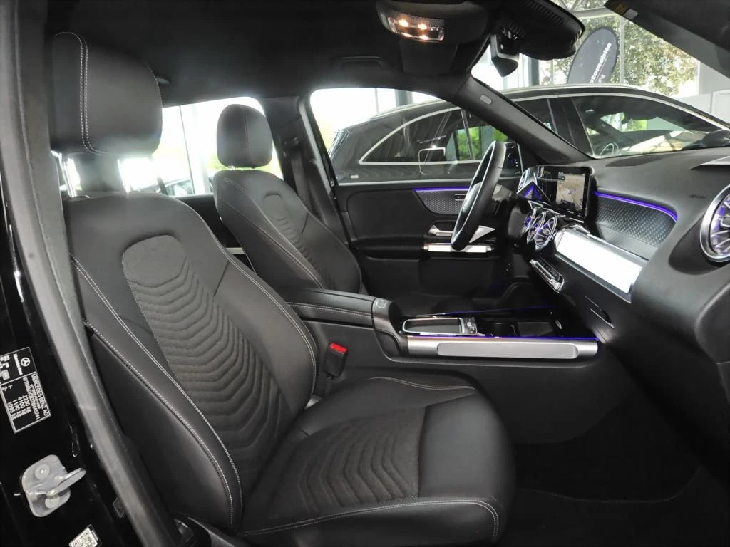Mercedes-Benz-GLB 200 d-image-9