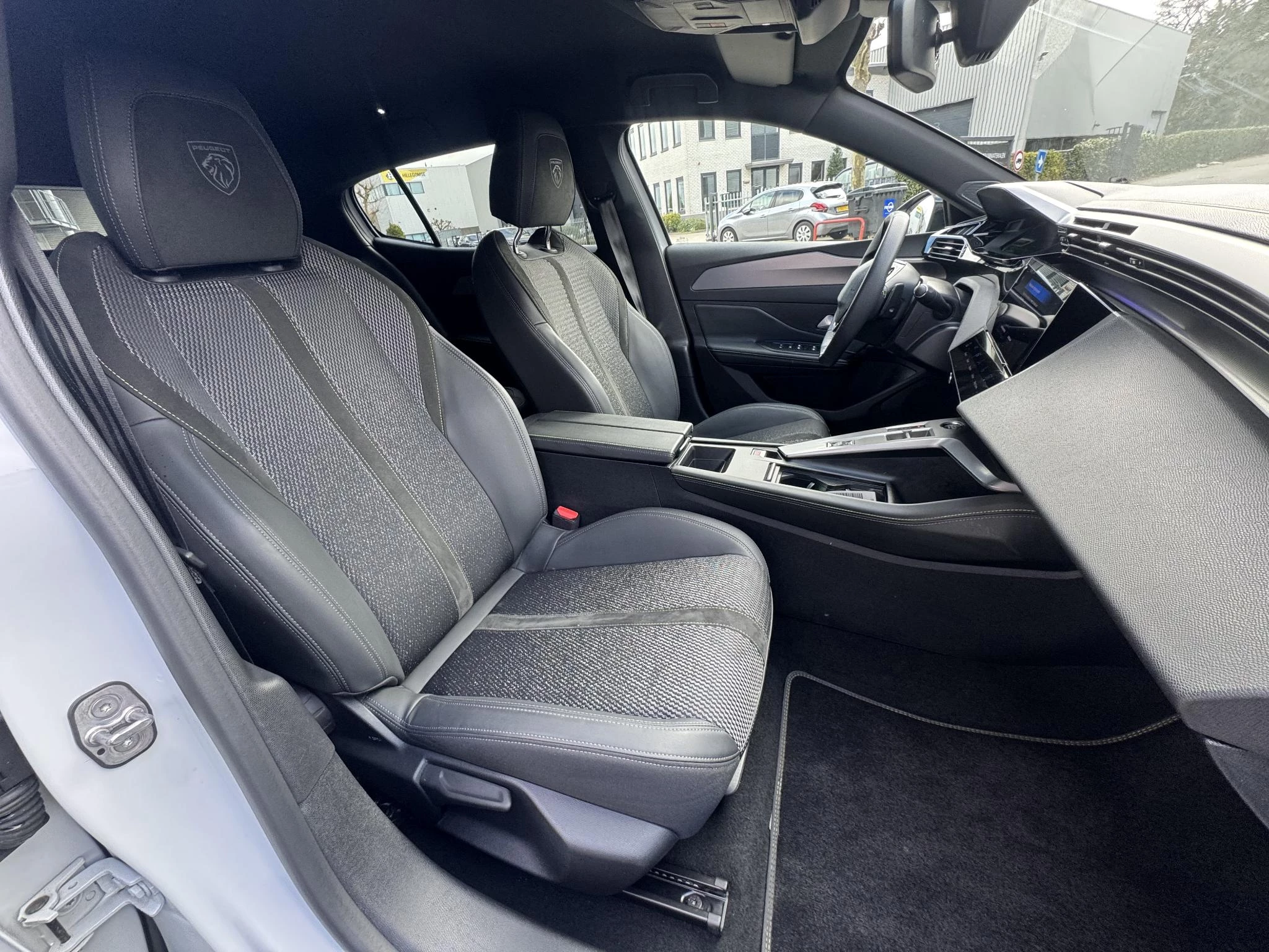 Peugeot-408-image-15
