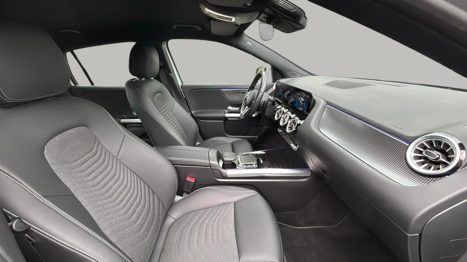 Mercedes-Benz-EQA-image-9