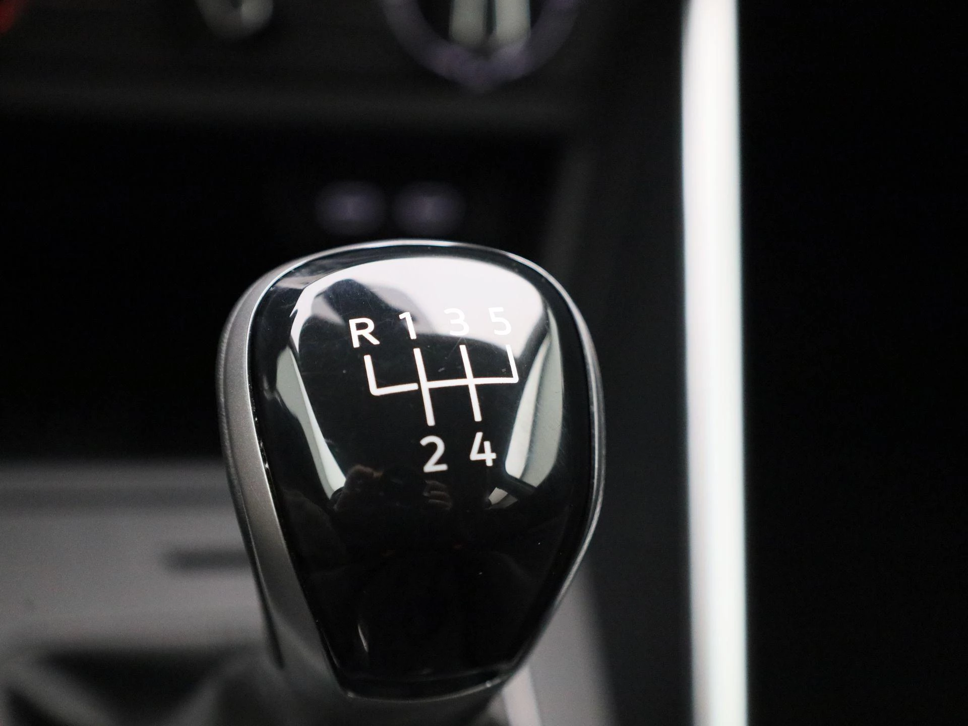 Volkswagen-Polo-image-24