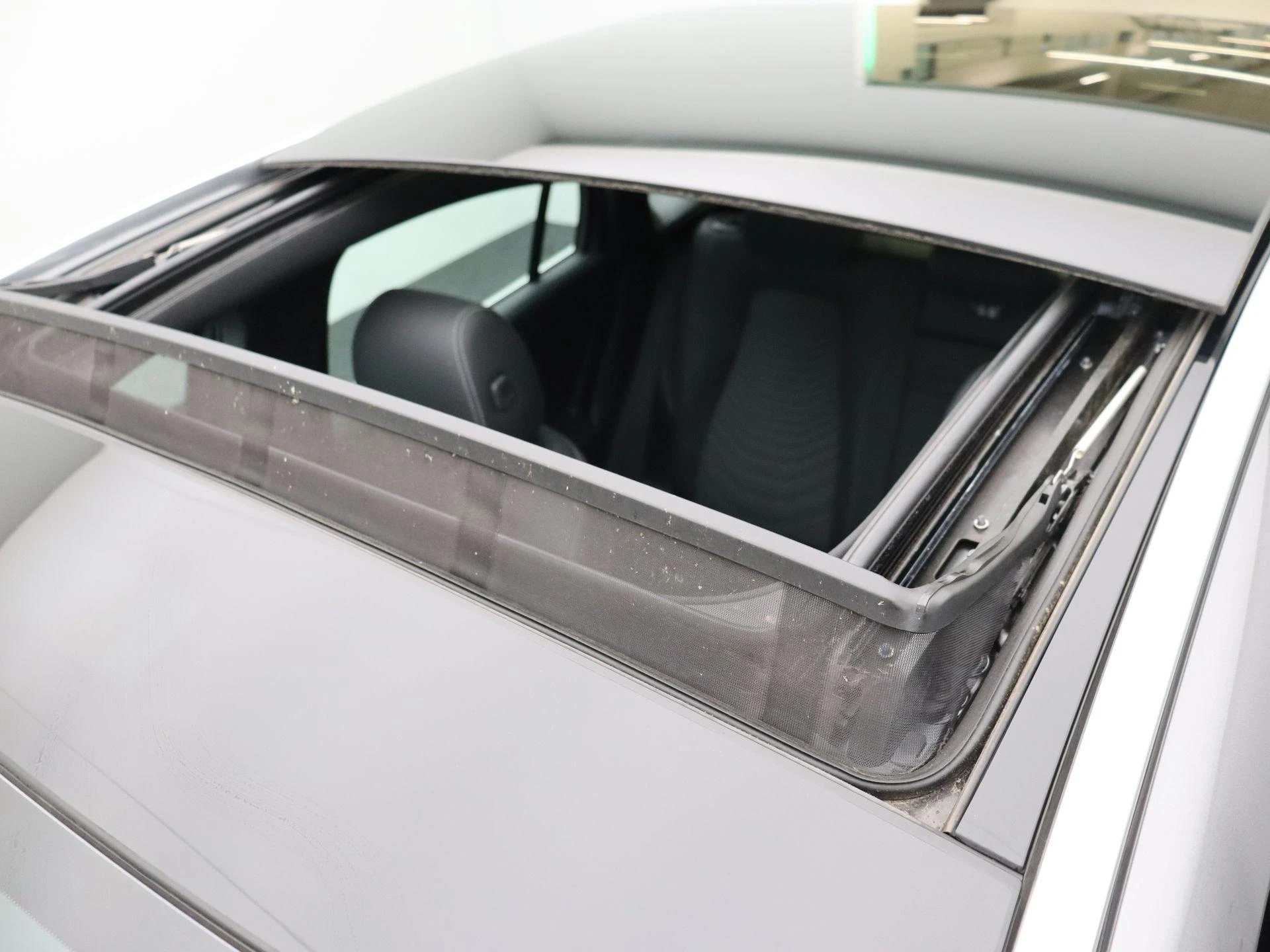 Mercedes-Benz-EQA-image-17