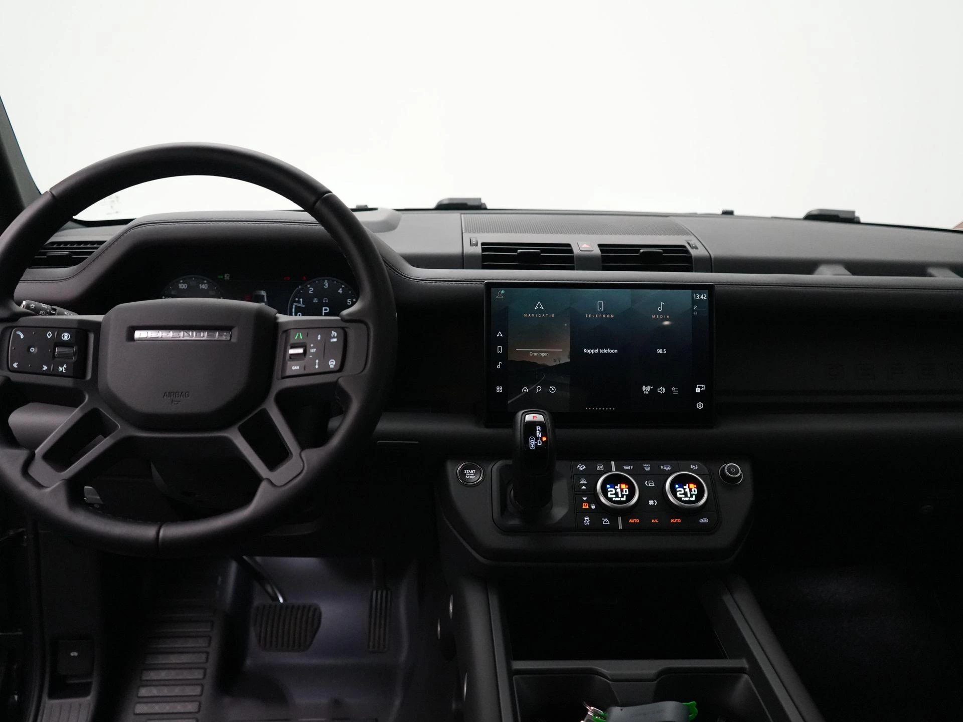 Land Rover-Defender-image-40