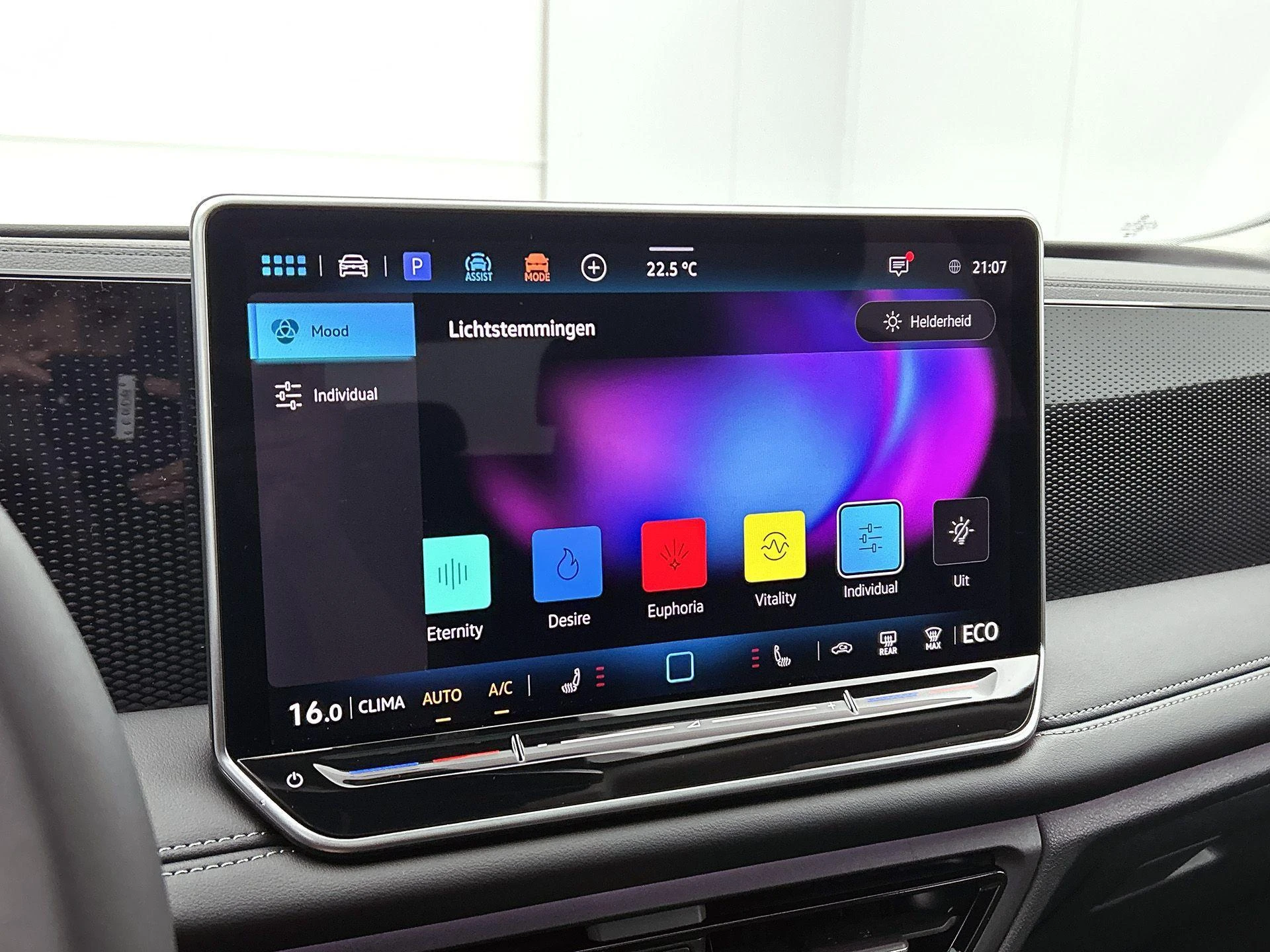 Volkswagen-Tiguan-image-17