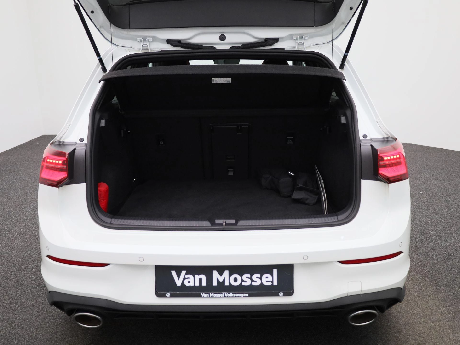 Volkswagen-Golf-image-9