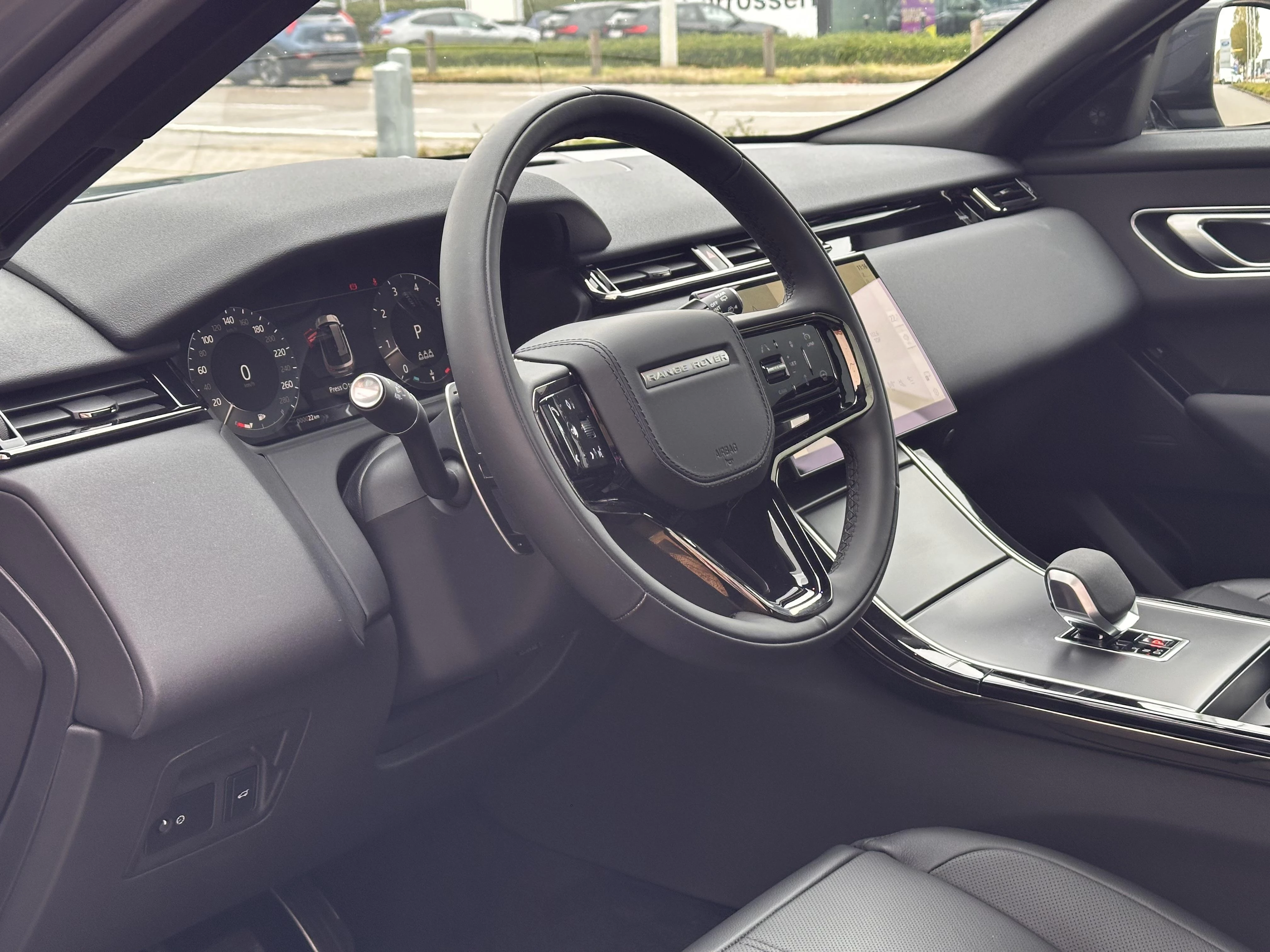 Land Rover-Range Rover Velar-image-12