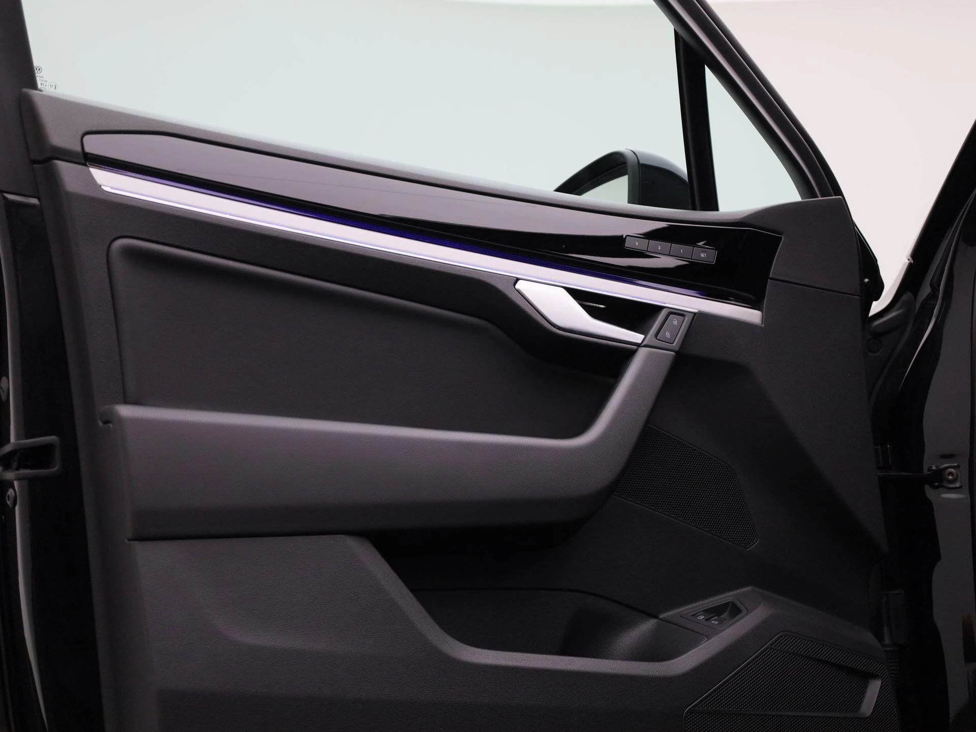 Volkswagen-Touareg-image-40