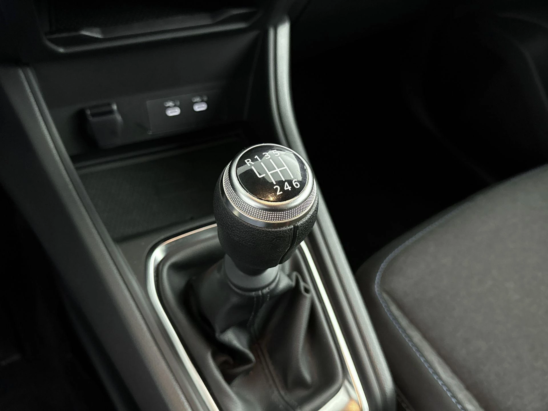 Renault-Captur-image-16