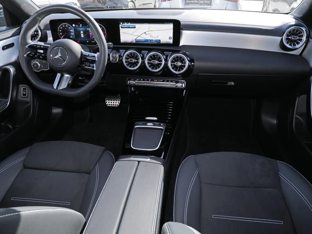 Mercedes-Benz-CLA 200 d-image-11