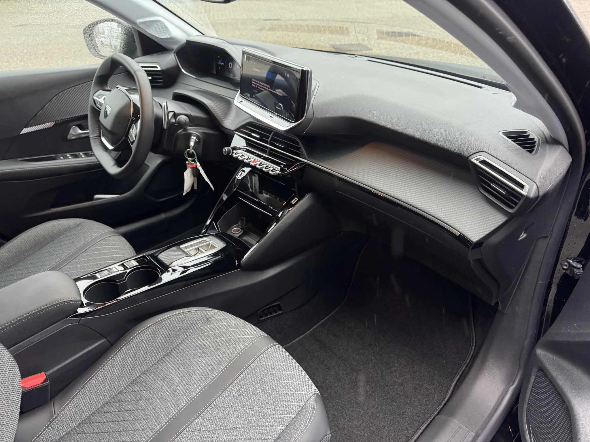 Peugeot-e-208-image-14