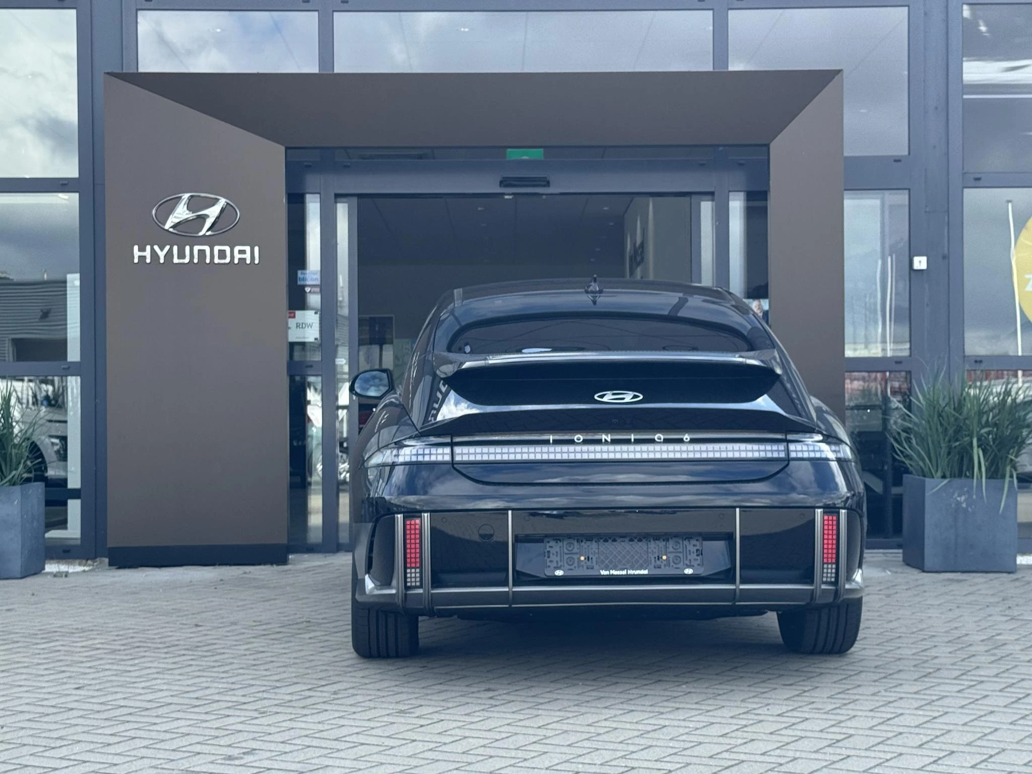 Hyundai-IONIQ 6-image-6