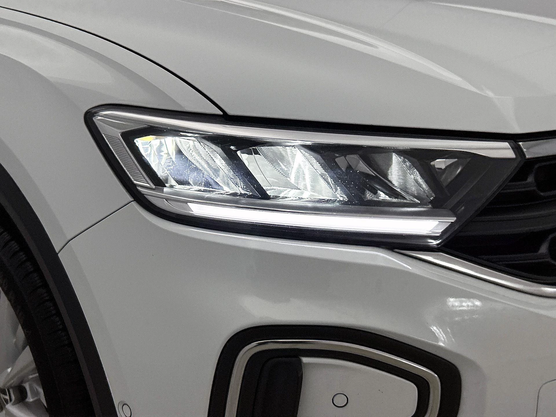 Volkswagen-T-Roc-image-23