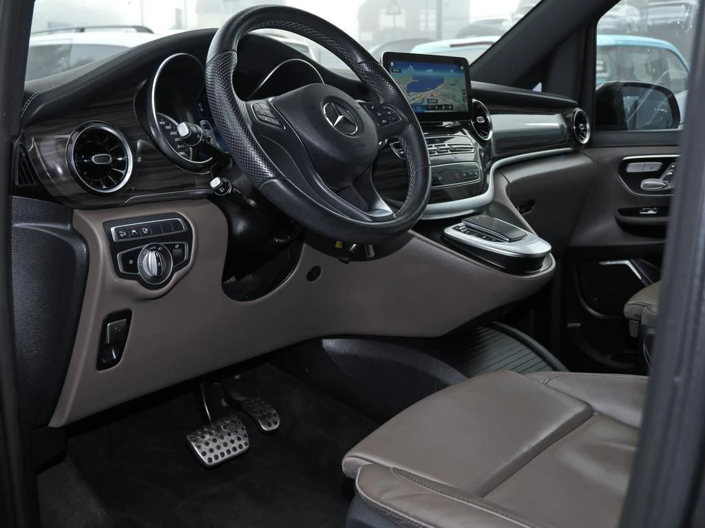 Mercedes-Benz-V-Klasse 300-image-7