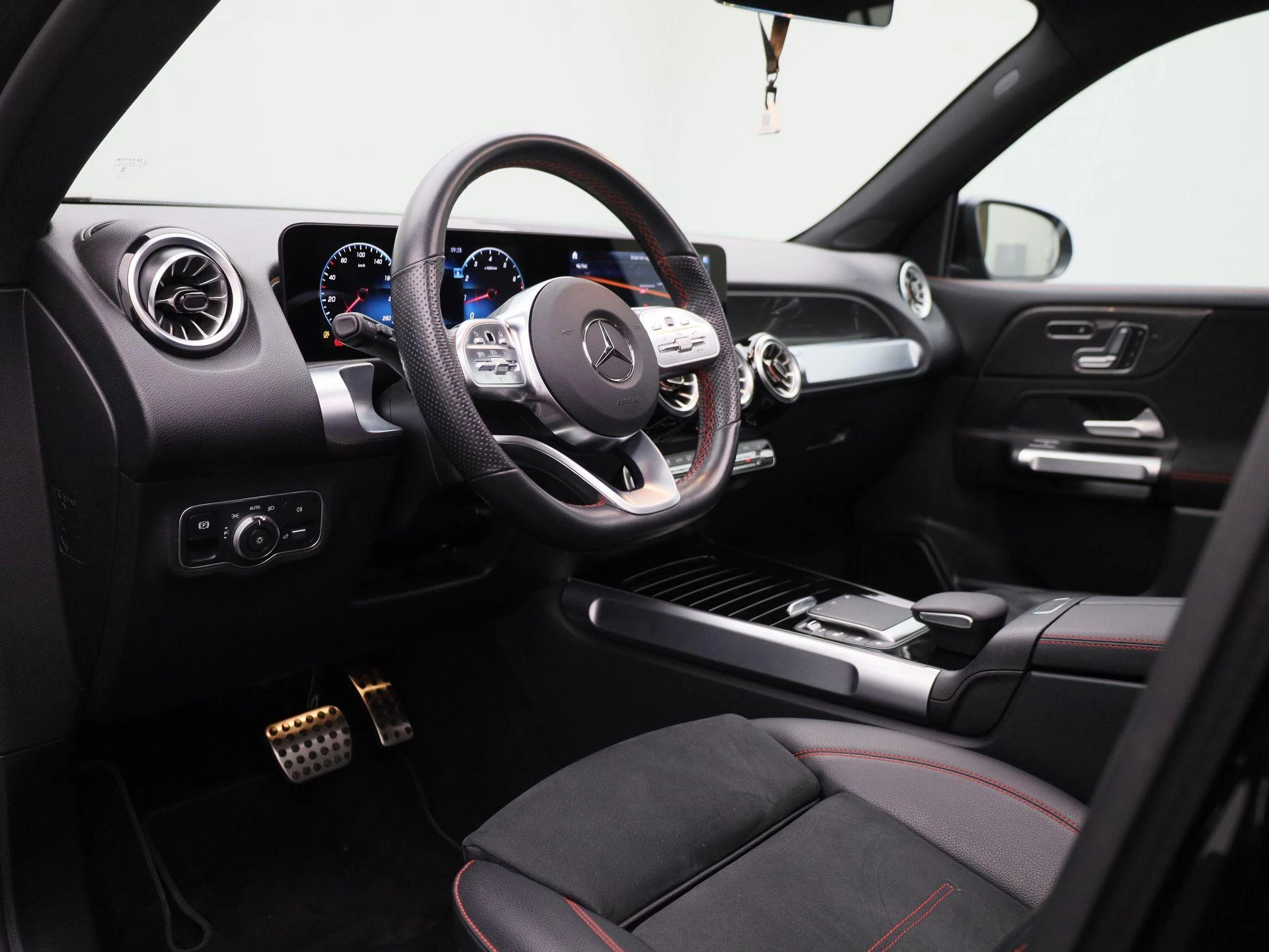 Mercedes-Benz GLB 200 4MATIC AMG Line
