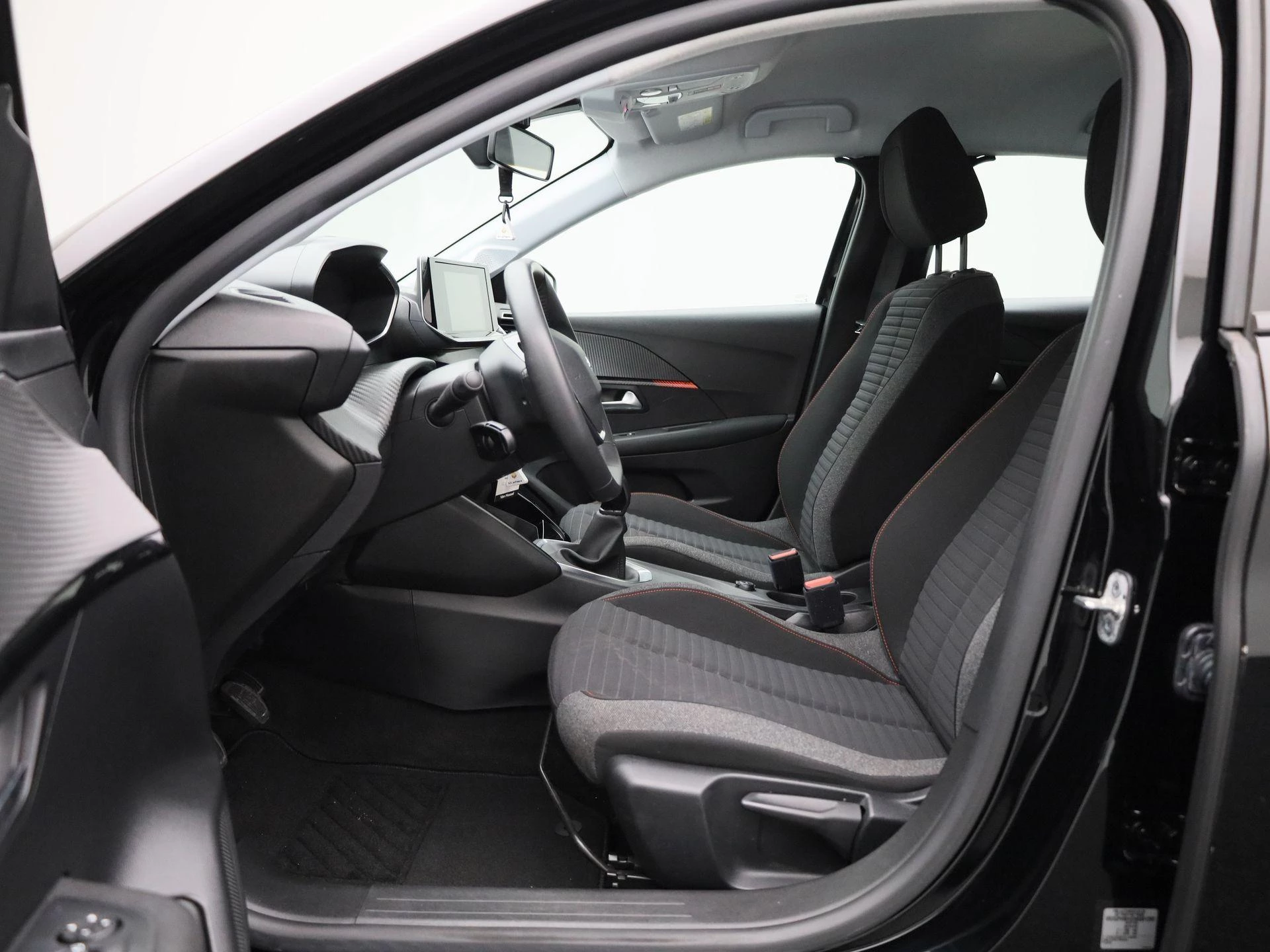 Peugeot-208-image-11