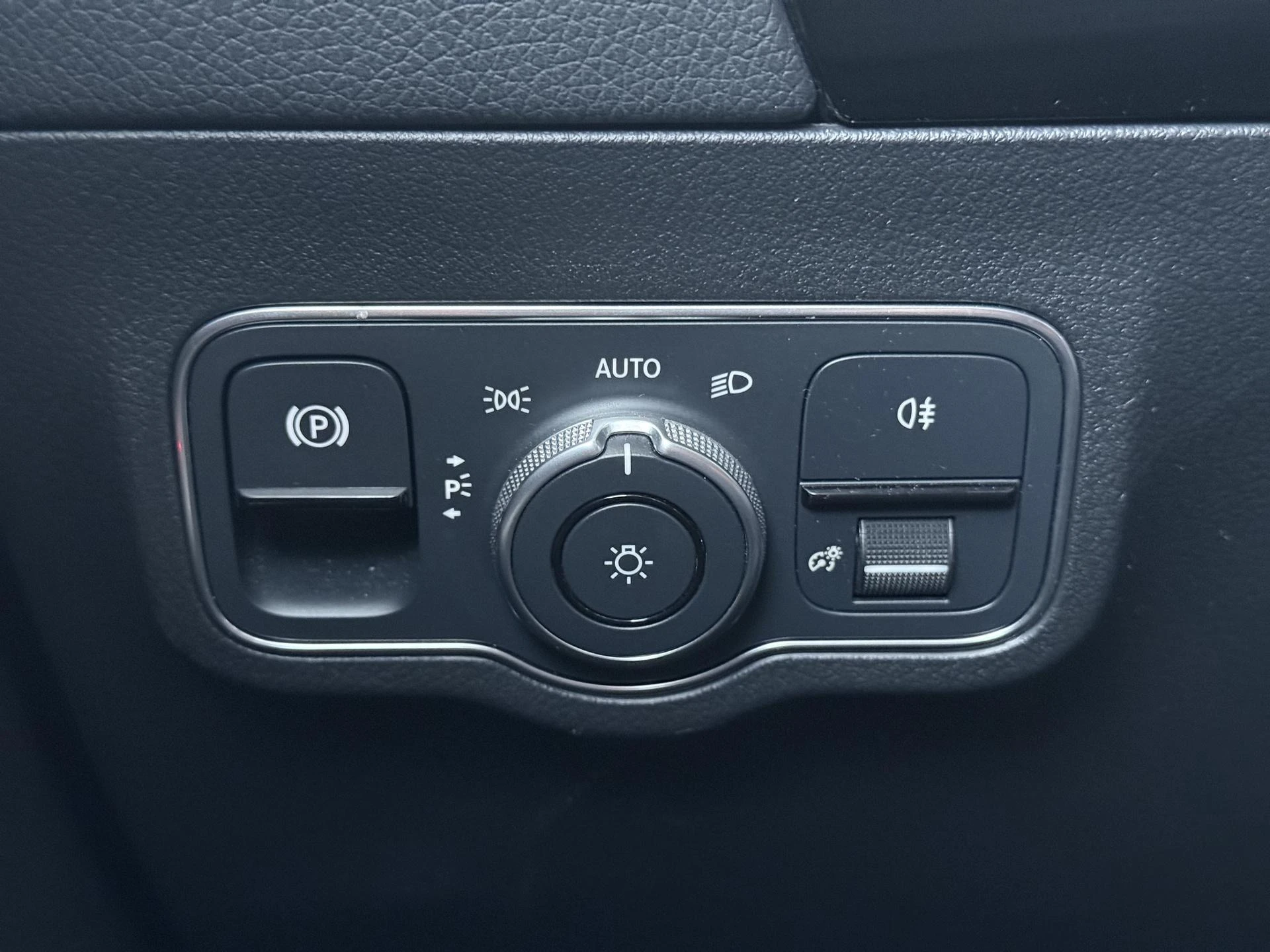 Mercedes-Benz-EQA-image-24