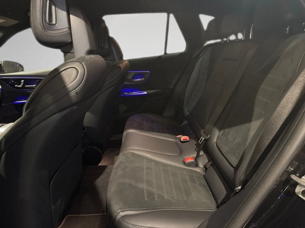 Mercedes-Benz-GLC 300 d-image-9
