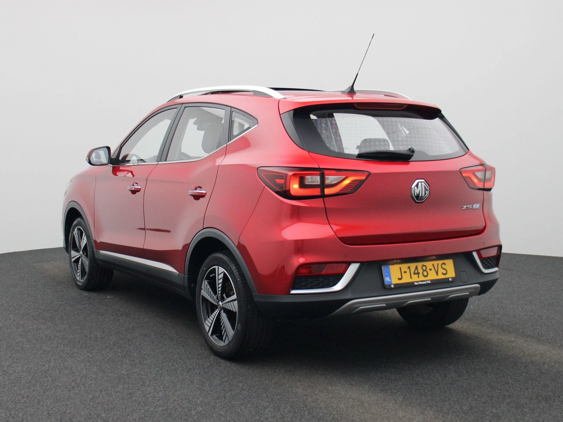 MG-ZS EV-image-1