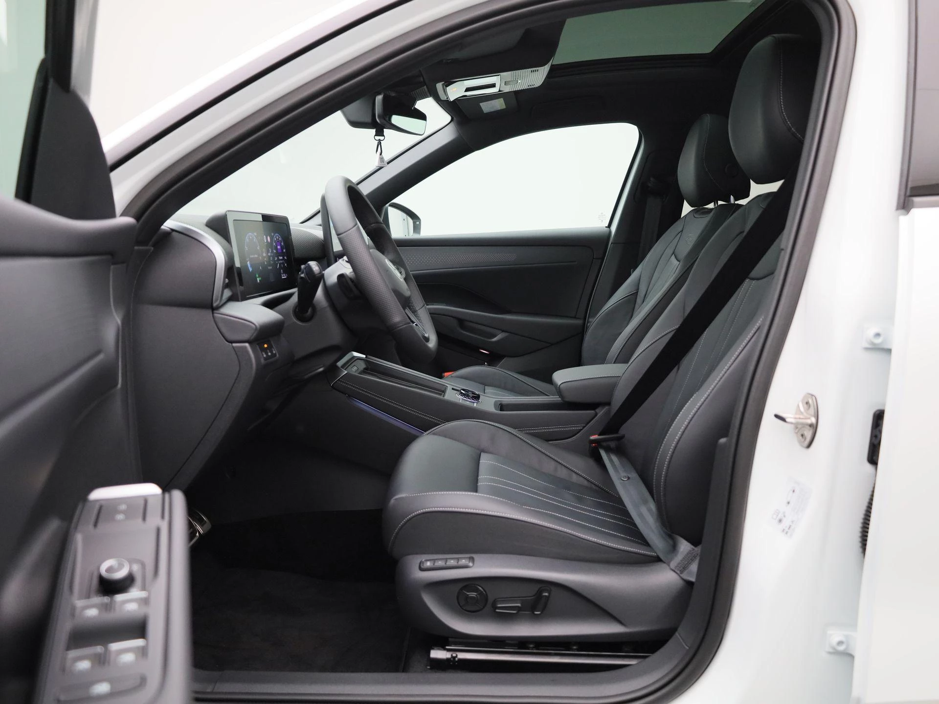 Volkswagen-T-Roc-image-10