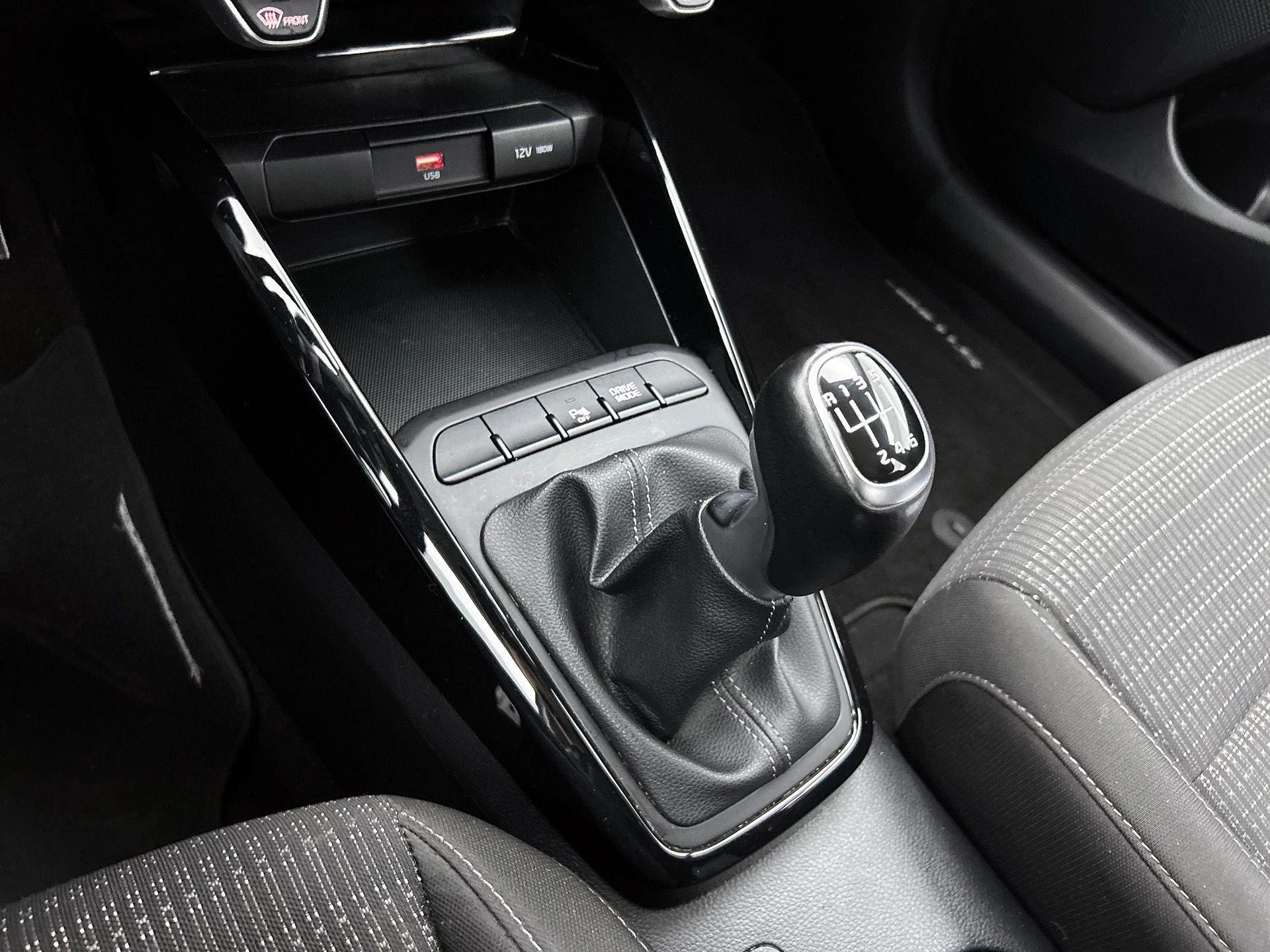 Kia-Stonic-image-24