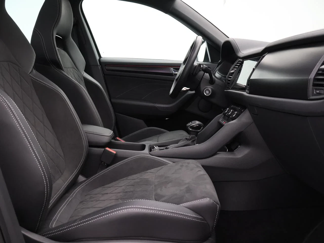 Škoda Kodiaq Kodiaq 2.0TSI 4x4 Sportline 190PK *AUTOMAAT*PANODAK*7 ZITPLAATSEN*TREKHAAK*LEDER*ALCANTARA*SPORTZETELS*CAMERA*CRUISE*PDC*...*