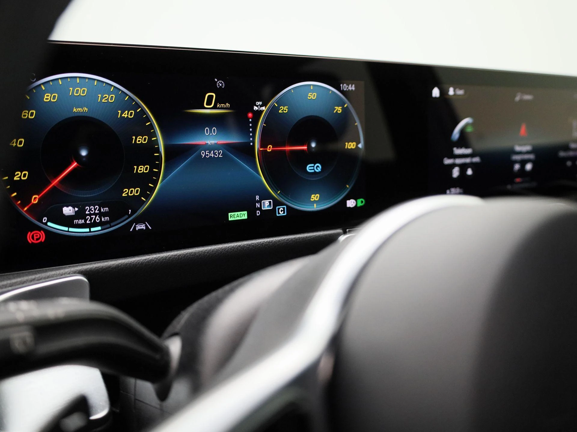 Mercedes-Benz-EQB-image-7