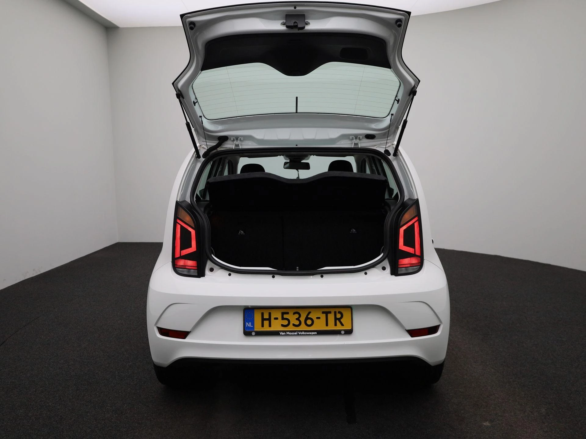 Volkswagen-up!-image-10